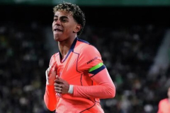 Lamine Yamal bật chế độ Quả bóng vàng